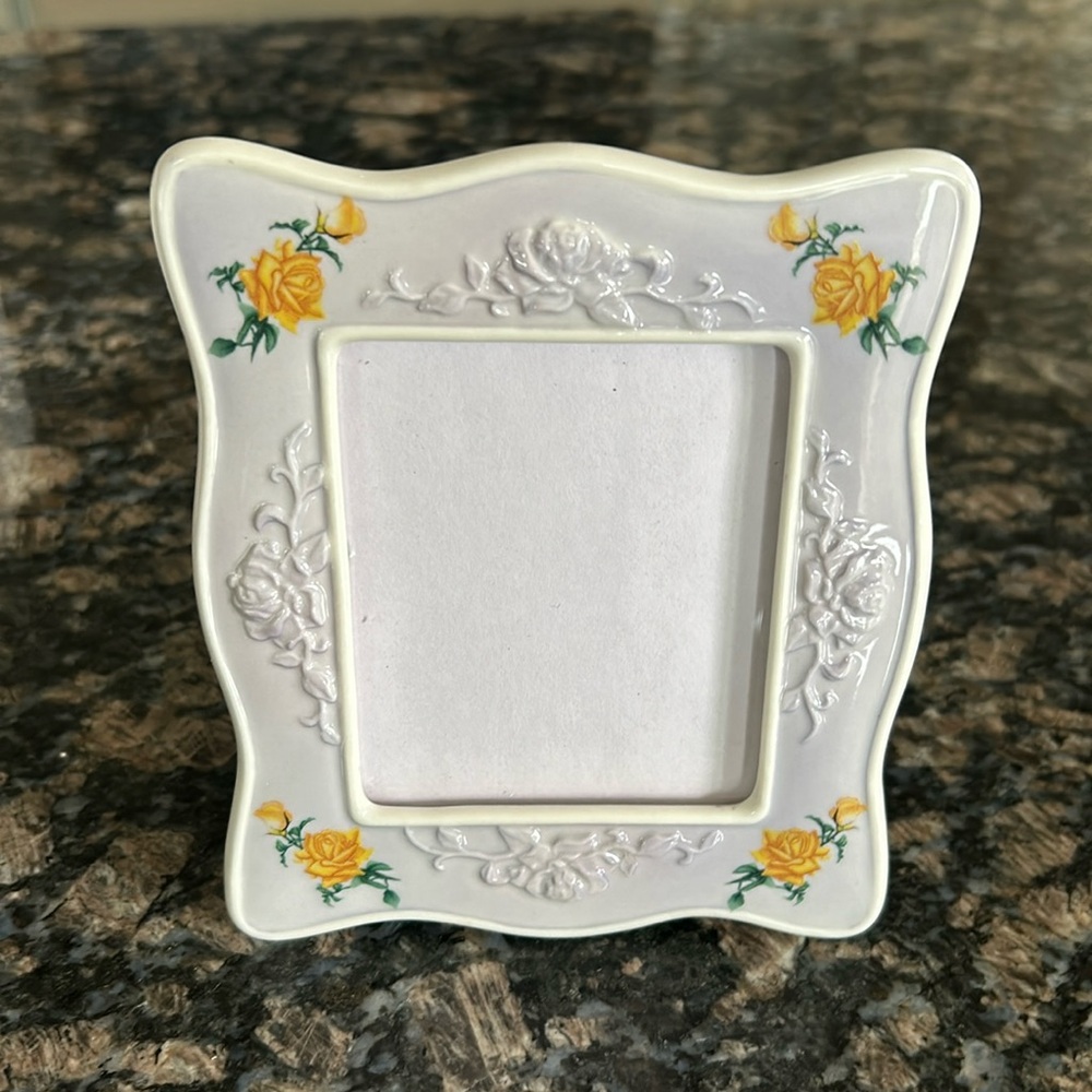 AVON VINTAGE BIRTHDAY GIFT 2007 PRESIDENTS CLUB PORCELAIN FRAME SET OF 3 NWT - Picture 3 of 6